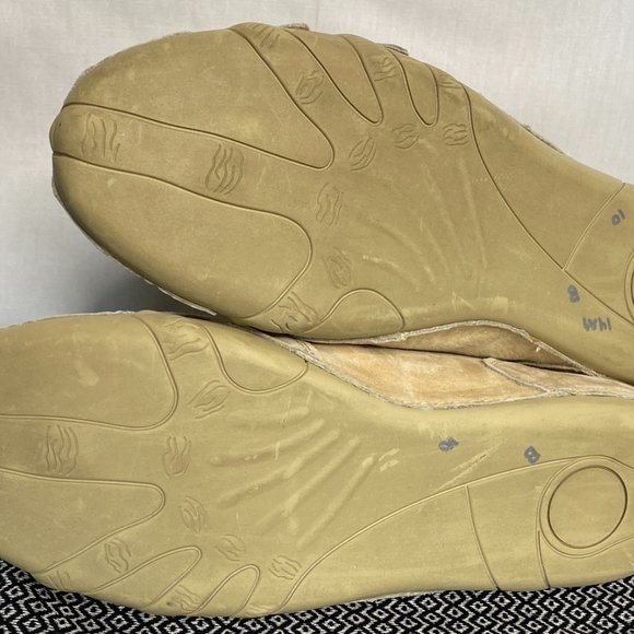 Dbeck Explorer Beige Suede  Shoes NWOT - Picture 2 of 5